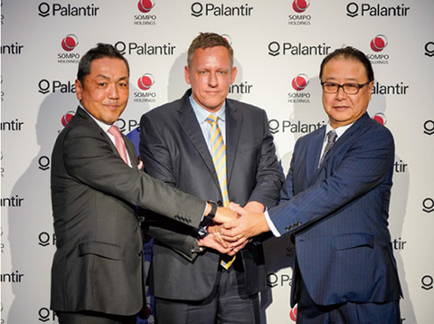 photo:Palantir Technologies Japan presidents shaking hands